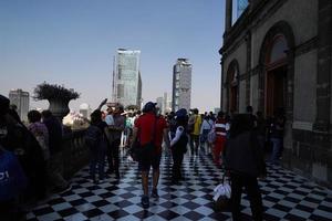 cidade do méxico, 3 de fevereiro de 2019 - parque da cidade chapultepec lotado de pessoas no domingo foto