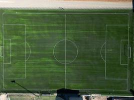 futebol campo dentro a interior, aéreo Visão a partir de drone. foto