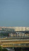 a cidade Visão com a pôr do sol caloroso luz solar em a edifícios dentro China foto