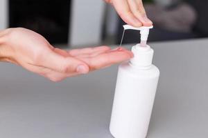 anti bacteriano agente garrafa para mão lavando foto