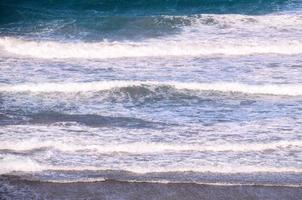 ondas dentro a oceano foto