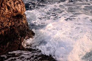 ondas dentro a oceano foto