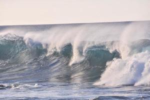 enormes ondas do mar foto