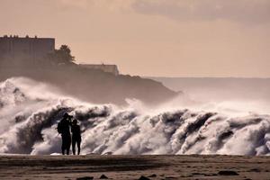 enormes ondas do mar foto