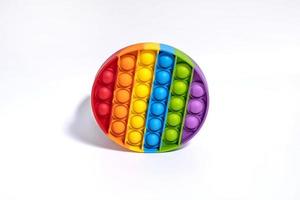 multicolorido antiestresse brinquedo. simples ondulação dentro arco Iris cores em branco fundo foto