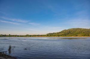 lindo panorama do mekhong rio entre Tailândia e Laos a partir de Chiang cã distrito.o mekong, ou mekong rio, é uma transfronteiriço rio dentro leste Ásia e sudeste Ásia foto