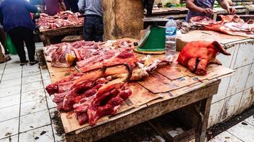 carne de porco às a tondano tradicional mercado foto
