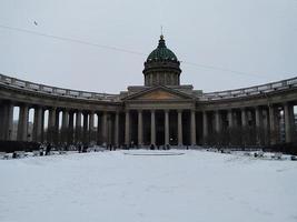 Kazan catedral ou Kazanskiy cafedralniy sobor Além disso conhecido Como a catedral do nosso senhora do kazan, é uma catedral do a russo ortodoxo Igreja em a Nevsky prospekt dentro st. Petersburgo foto