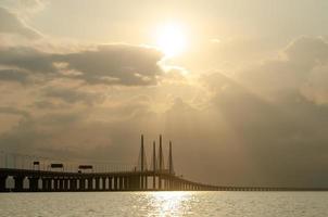 penang segundo ponte com dourado nuvem foto