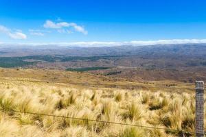 panorama do montanhas dentro Córdoba Argentina dentro outono foto