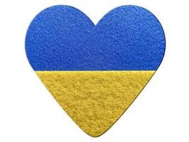 sentido coração com ucraniano bandeira isolado em branco foto