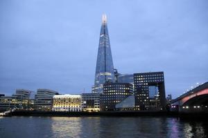 uma vista do rio Tamisa em londres foto