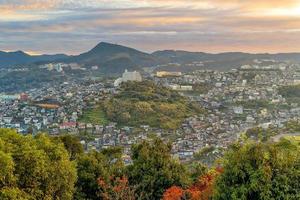 paisagem urbana da cidade de nagasaki no centro de Kyushu no Japão foto