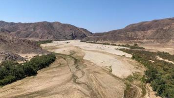 hoarusib leito do rio fotografado a partir de uma montanha topo foto