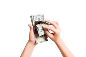topo Visão do fêmea mãos contando dólar notas em branco isolado fundo. investimento e prosperidade conceito foto