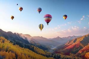 colorida quente ar balões mosca dentro céu lindo montanha panorama foto