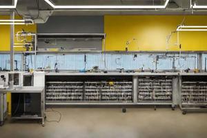 futurista interior Projeto laboratório laboratório servidor quarto com néon luz, generativo arte de ai foto