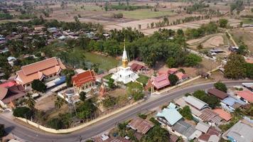 vista aérea do templo na tailândia. foto