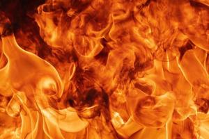 abstrato vermelho fogo natural textura com chama. perigoso tempestade de fogo abstrato fundo foto