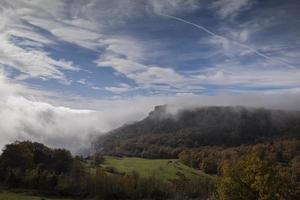 a lindo tavarte montanha paisagem, catalunha, Espanha foto