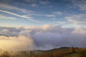 a lindo tavarte montanha paisagem, catalunha, Espanha foto