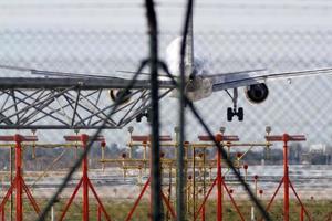 avião aterrissagem telefoto foto