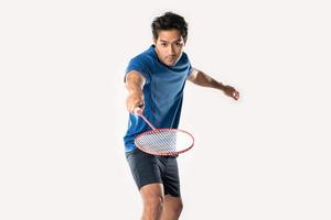badminton jogador dentro roupa de esporte carrinhos segurando uma raquete e peteca dentro a branco fundo foto