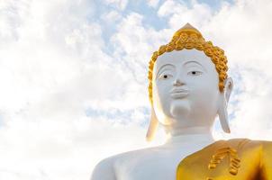 grande Buda estátua wat phra este doi Kham às Chiang mai, tailandês têmpora norte Tailândia foto