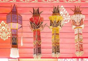 tecido luminária tradicional lanna estilo ,tecido construir lanterna ou sim Peng, lanna estilo, norte do Tailândia foto