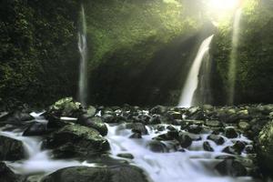 lindo manhã Visão Indonésia. panorama panorama arroz Campos com beleza cor e céu natural luz foto