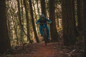 a montanha motociclista foto