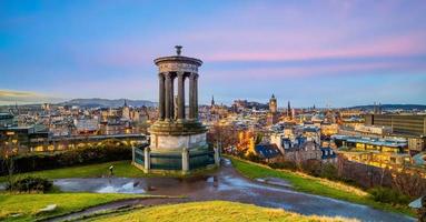 skyline da cidade de edimburgo da cidade velha, escócia foto