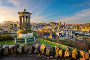 skyline da cidade de edimburgo da cidade velha, escócia foto