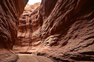 a misterioso grande desfiladeiro do tianshan montanhas foto