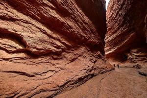 a misterioso grande desfiladeiro do tianshan montanhas foto