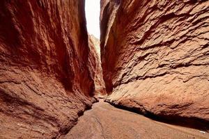 a misterioso grande desfiladeiro do tianshan montanhas foto