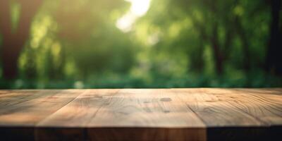 esvaziar de madeira mesa com verde árvore e azul céu fundo, escrivaninha do livre espaço para produtos mostrar. criada generativo ai foto