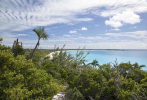 metade lua cay turista ilha aéreo Visão foto