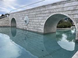 a pedra ponte sobre a rio dentro a cidade do Baku, Azerbaijão foto