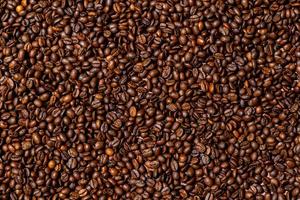 close-up de fundo marrom de grãos de café torrados