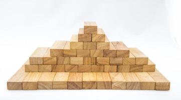 blocos de madeira isolados no fundo branco foto