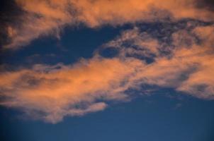 nuvens sobre a céu foto