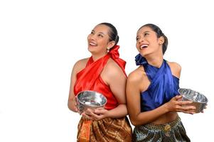 lindo mulher dentro songkran festival com tailandês tradicional traje foto