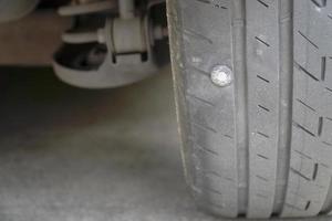 close-up de vazamento de pneu foto