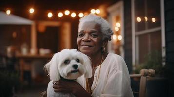 atraente feliz africano americano idosos mulher em dela varanda segurando dela maltês cachorro - generativo ai. foto