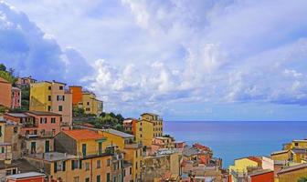 riomaggiore dentro a cinque terre, Itália foto