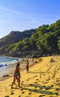 porto escondido Oaxaca México 2022 de praia areia azul água enorme surfista ondas carrizalillo porto escondido. foto