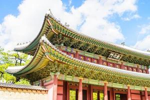 edifícios no palácio de changdeokgung na cidade de seul, coreia do sul foto