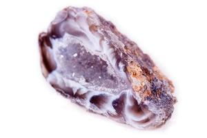 broto de ágata de pedra mineral macro no fundo branco foto