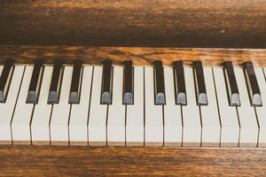 velhas teclas de piano vintage foto